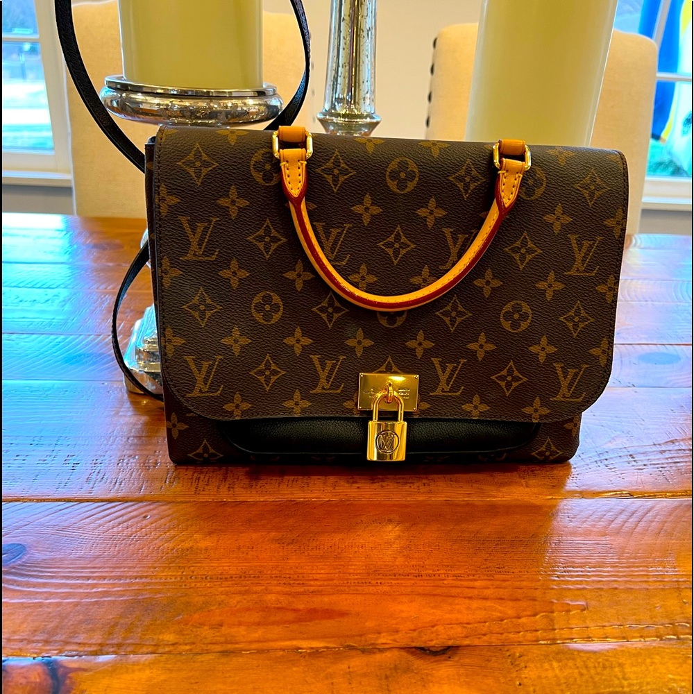 BEAUTIFUL💎🌟 AUTHENTIC LV Crossbody Shoulder Bag